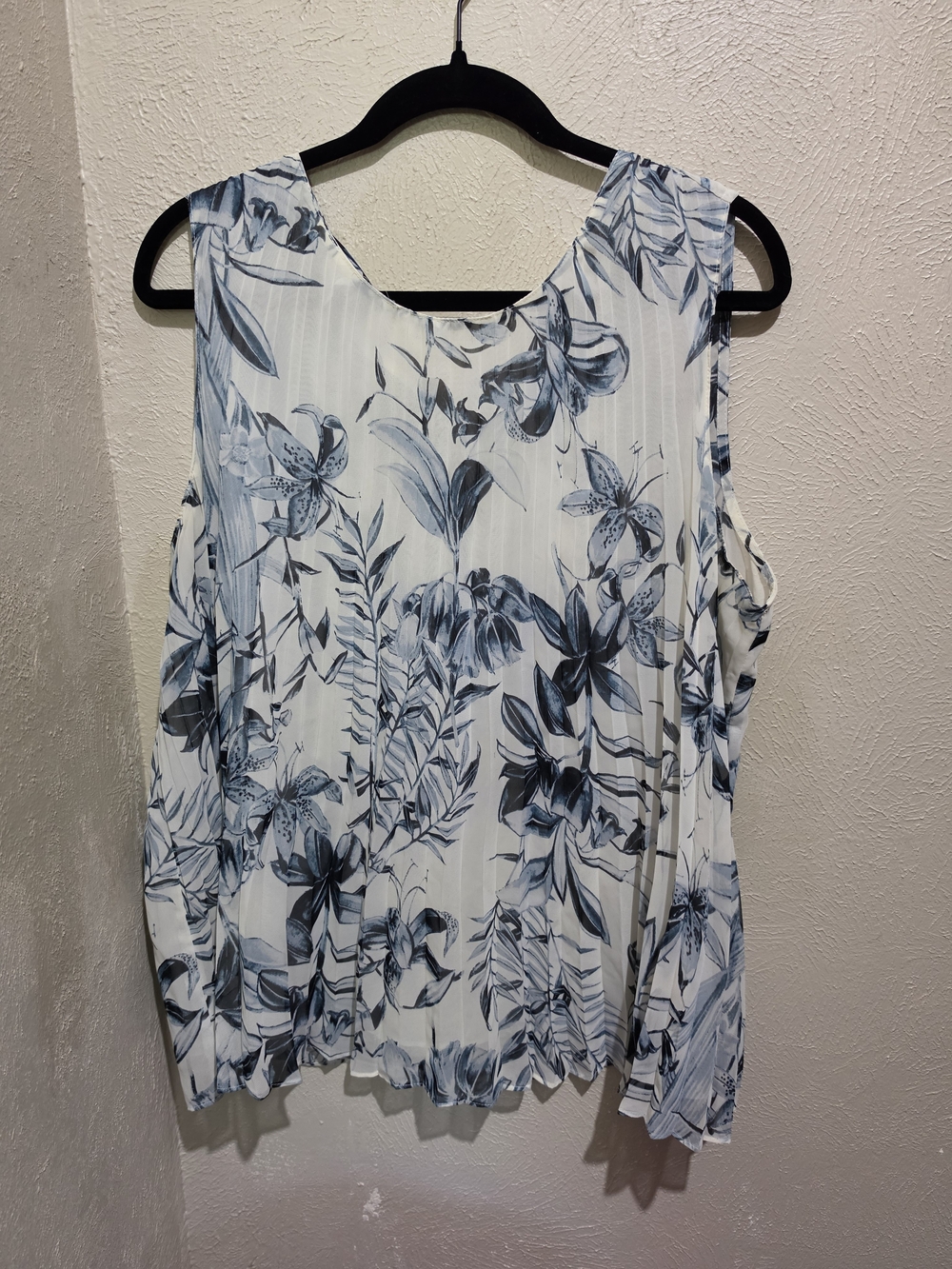 Worthington White Sleeveless Floral Pleated Camisole - Blue Print